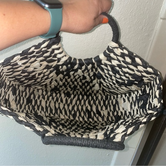 Like New 🖤 - Picture 3 of 4